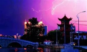 喀布爾機(jī)場(chǎng)一瓶飲用水賣260元 邊境經(jīng)濟(jì)合作區(qū)行業(yè)發(fā)展分析