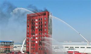 18歲消防員救下18歲輕生少年 中國高層、超高層建筑火災(zāi)消防救援裝備發(fā)展現(xiàn)狀