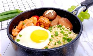 方便面市場規(guī)模將達(dá)1459.0 億元 非油炸方便面市場現(xiàn)狀如何?方便面市場未來發(fā)展趨勢(shì)