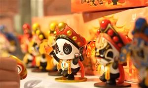 徹底火了 門(mén)店大排長(zhǎng)隊(duì) 新晉頂流來(lái)了 成都大運(yùn)會(huì)特許商品營(yíng)銷(xiāo)策略新思路