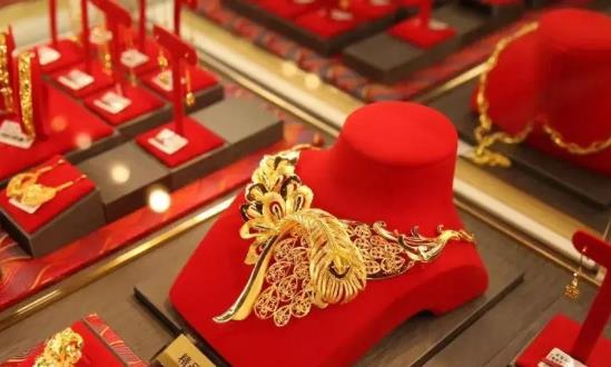 上半年老鳳祥黃金業(yè)務創(chuàng)收超400億 黃金飾品需求持續(xù)增長