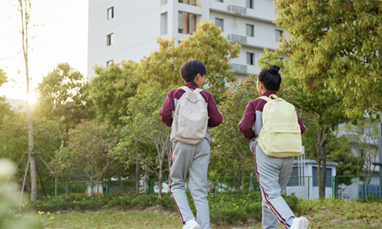 學(xué)生校服行業(yè)分析：中國最大的校服品牌市場占比不到1% 行業(yè)擁有上千億的潛在空間