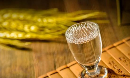 行業(yè)三大趨勢：高端化、多元化、生態(tài)化 白酒流通行業(yè)深度調(diào)研
