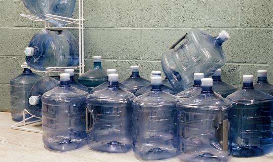 飲用桶裝水市場深度全景調(diào)研：包裝水消費場景被擴大到家庭用水，大包裝水增速迅猛