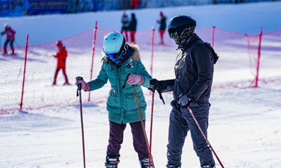 我國滑雪場(chǎng)統(tǒng)計(jì)數(shù)已達(dá)到近700個(gè) 室內(nèi)滑雪場(chǎng)行業(yè)市場(chǎng)發(fā)展分析