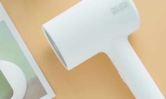 高速吹風機作為吹風機中更具有性能優(yōu)勢的新型產(chǎn)品呈現(xiàn)蓬勃發(fā)展之勢  吹風機行業(yè)市場分析
