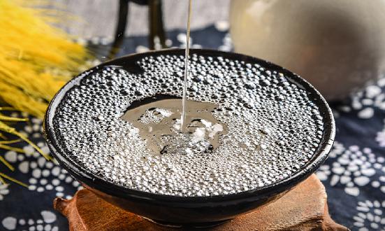 白酒行業(yè)發(fā)展如何?白酒消費人口減少，中低端酒市場面臨萎縮