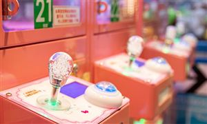 抓娃娃機開啟“夾萬物”模式 娃娃機行業(yè)未來趨勢展望2024