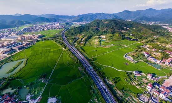 2024年中國新農(nóng)村建設(shè)行業(yè)產(chǎn)業(yè)鏈的上下游結(jié)構(gòu)及重點企業(yè)