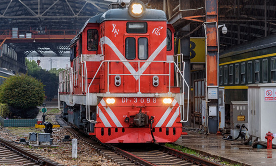 全國(guó)鐵路機(jī)車擁有量達(dá)2.24萬(wàn)臺(tái) 鐵路機(jī)車行業(yè)市場(chǎng)競(jìng)爭(zhēng)及前景分析