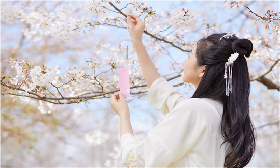 漢服行業(yè)市場(chǎng)發(fā)展現(xiàn)狀及未來(lái)發(fā)展前景趨勢(shì)分析