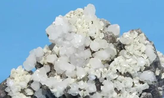 重晶石行業(yè)市場發(fā)展研究：預(yù)計到2028年全球重晶石市場規(guī)模達(dá)98.67億元