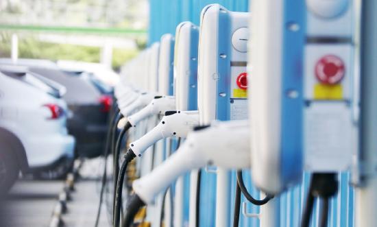 充電設(shè)施行業(yè)分析：新能源汽車(chē)保有量超過(guò)2000萬(wàn)輛 多家企業(yè)正推動(dòng)共享充電設(shè)施落地